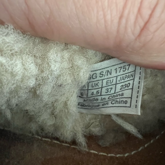 Womens UGG Moccasins/Clog new - Picture 6 of 6